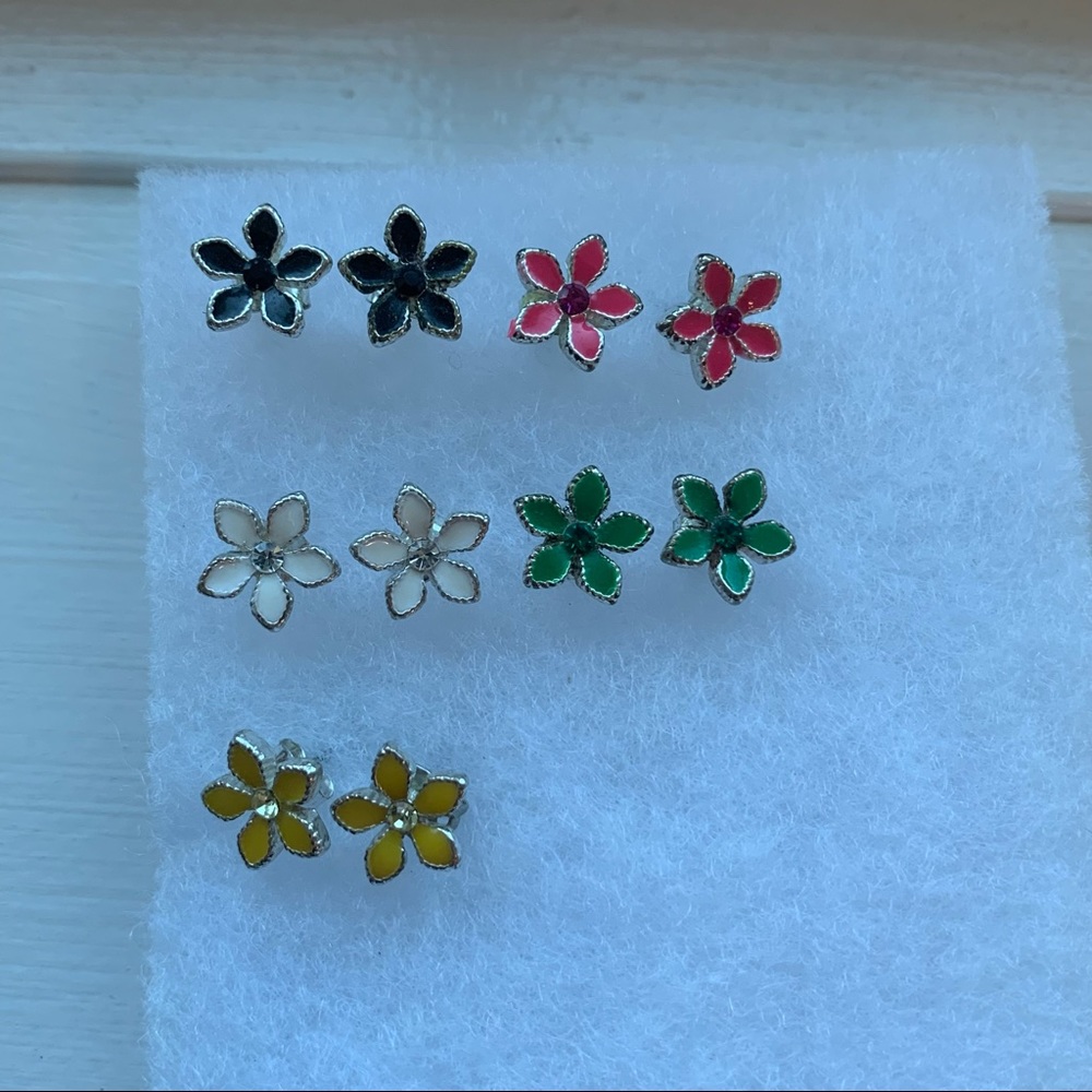 Five Claire’s Flower Earrings Mutlicolored Studs